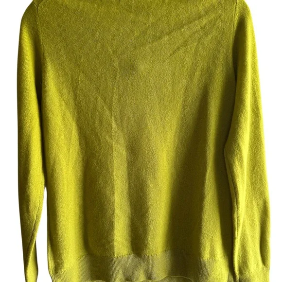 Tahari 100% Cashmere V-Neck Sweater NWOT - Picture 2 of 4